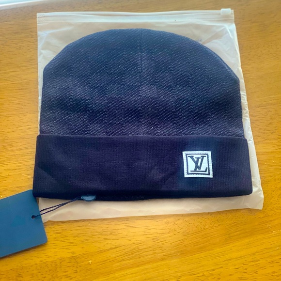 Lv monogram balck and grey checkered beanie.new - Picture 6 of 6